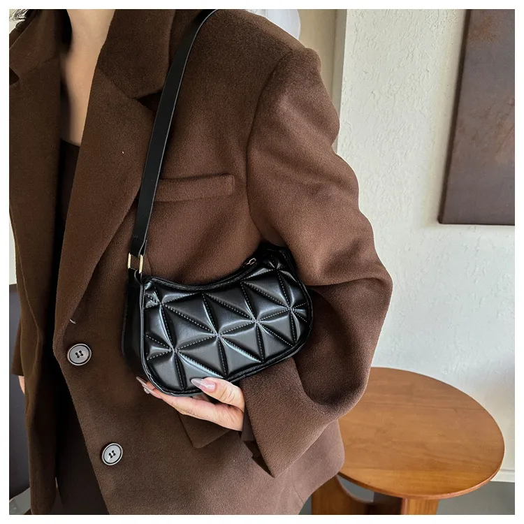 Women's Solid Color Simple Textile Shoulder Bag Women's  Spring And Autumn New All-match Underarm Bag Women's Bag New Women's Bag display picture 16