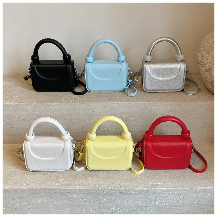 Mini Small Bag  New Fashion Versatile Crossbody Bag Summer Commuting Portable Small Square Bag display picture 2