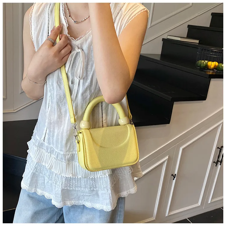 Mini Small Bag  New Fashion Versatile Crossbody Bag Summer Commuting Portable Small Square Bag display picture 3