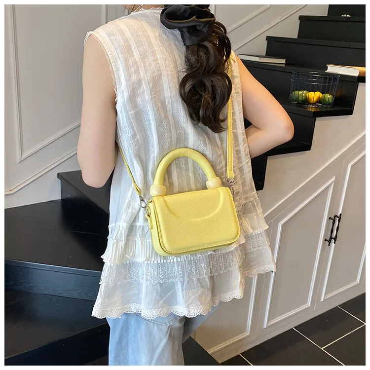 Mini Small Bag  New Fashion Versatile Crossbody Bag Summer Commuting Portable Small Square Bag display picture 5