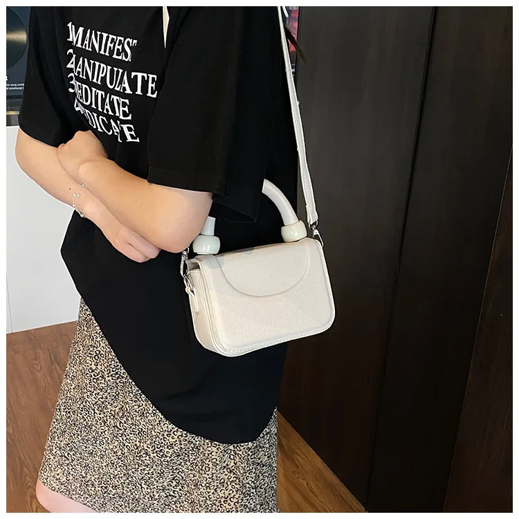 Mini Small Bag  New Fashion Versatile Crossbody Bag Summer Commuting Portable Small Square Bag display picture 7