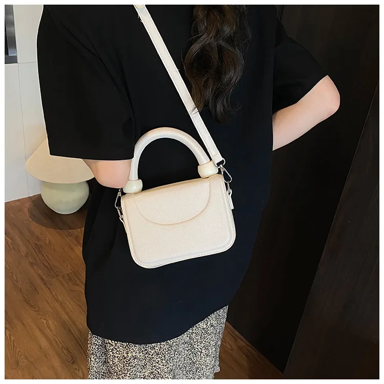 Mini Small Bag  New Fashion Versatile Crossbody Bag Summer Commuting Portable Small Square Bag display picture 8