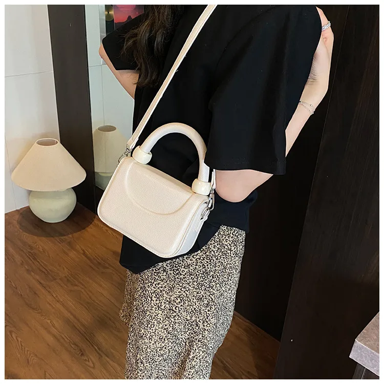 Mini Small Bag  New Fashion Versatile Crossbody Bag Summer Commuting Portable Small Square Bag display picture 10