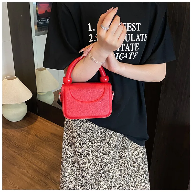 Mini Small Bag  New Fashion Versatile Crossbody Bag Summer Commuting Portable Small Square Bag display picture 11