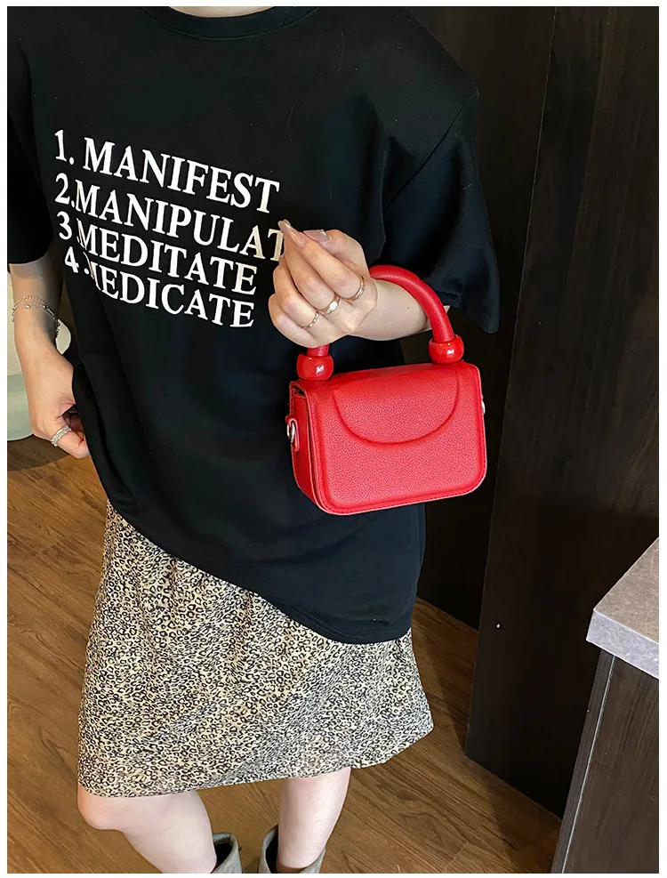 Mini Small Bag  New Fashion Versatile Crossbody Bag Summer Commuting Portable Small Square Bag display picture 12