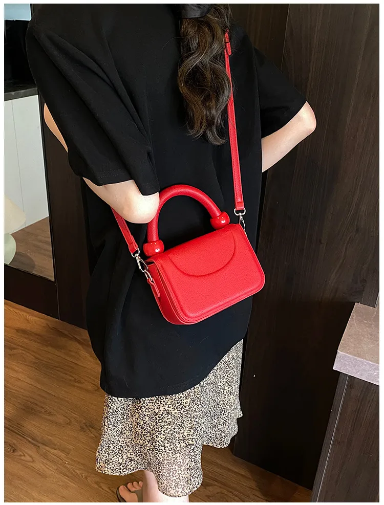 Mini Small Bag  New Fashion Versatile Crossbody Bag Summer Commuting Portable Small Square Bag display picture 14