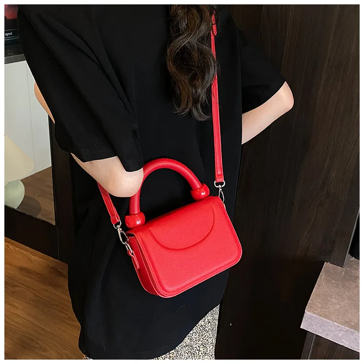 Mini Small Bag  New Fashion Versatile Crossbody Bag Summer Commuting Portable Small Square Bag display picture 15