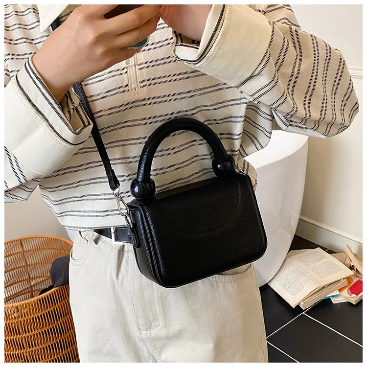 Mini Small Bag  New Fashion Versatile Crossbody Bag Summer Commuting Portable Small Square Bag display picture 16