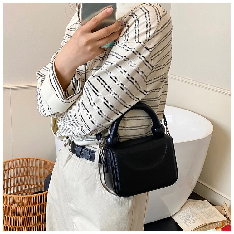 Mini Small Bag  New Fashion Versatile Crossbody Bag Summer Commuting Portable Small Square Bag display picture 17