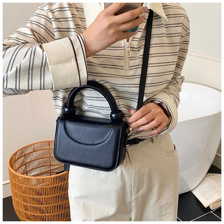 Mini Small Bag  New Fashion Versatile Crossbody Bag Summer Commuting Portable Small Square Bag display picture 18