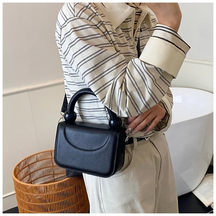 Mini Small Bag  New Fashion Versatile Crossbody Bag Summer Commuting Portable Small Square Bag display picture 19