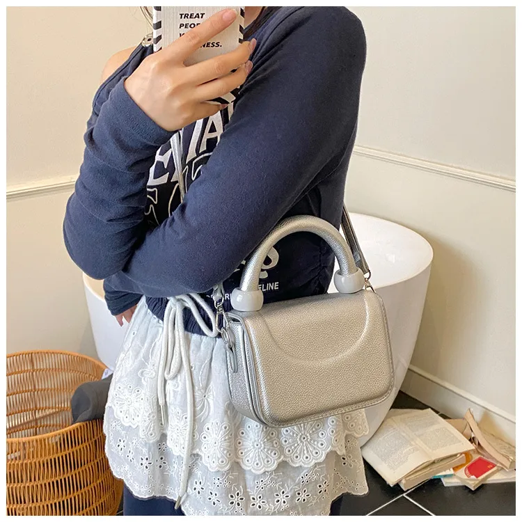 Mini Small Bag  New Fashion Versatile Crossbody Bag Summer Commuting Portable Small Square Bag display picture 21