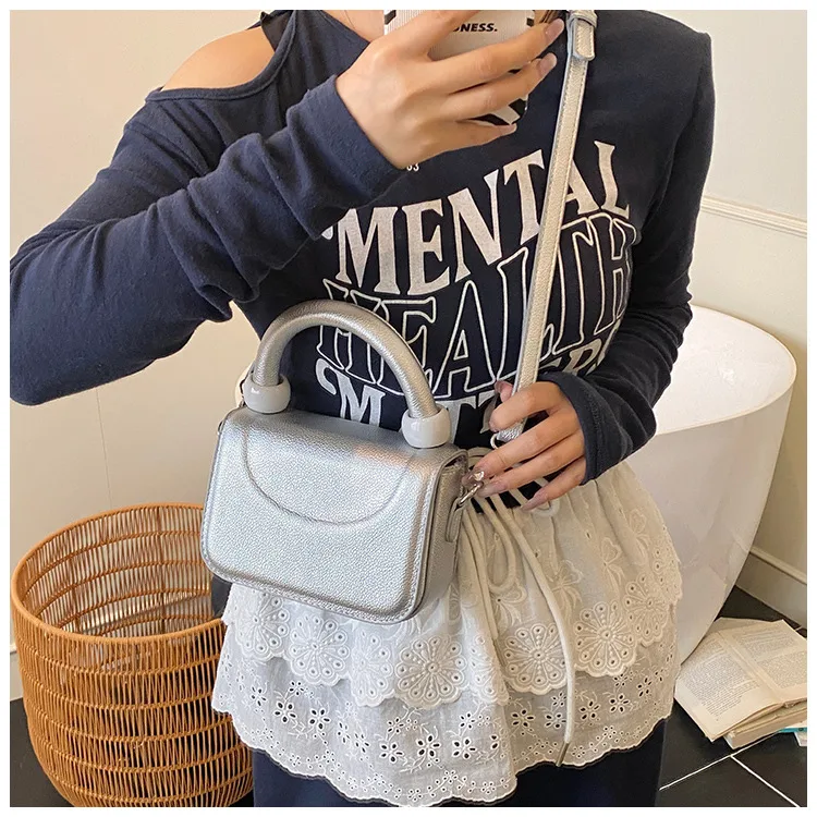 Mini Small Bag  New Fashion Versatile Crossbody Bag Summer Commuting Portable Small Square Bag display picture 22