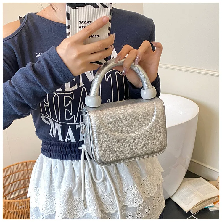 Mini Small Bag  New Fashion Versatile Crossbody Bag Summer Commuting Portable Small Square Bag display picture 23