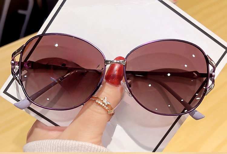 New Polarized Sunglasses, Sun Protection, Uv Protection, High-End Metal Sunglasses, Fashionable Diamond-Studded Light Luxury, Slimming And Trendy Style display picture 3