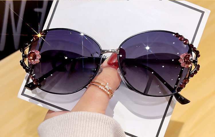 New Polarized Sunglasses, Sun Protection, Uv Protection, High-End Metal Sunglasses, Fashionable Diamond-Studded Light Luxury, Slimming And Trendy Style display picture 6