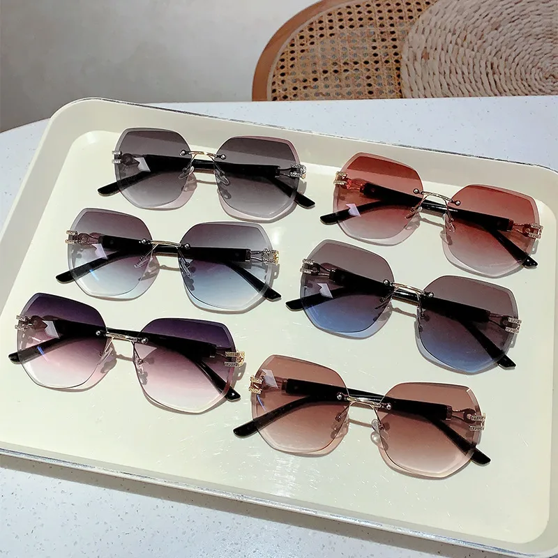 Style Ins Fashionable Frameless Cut Edge Gradient Sunglasses Light Luxury Elegant Personalized Trendy Irregular Sunglasses display picture 1
