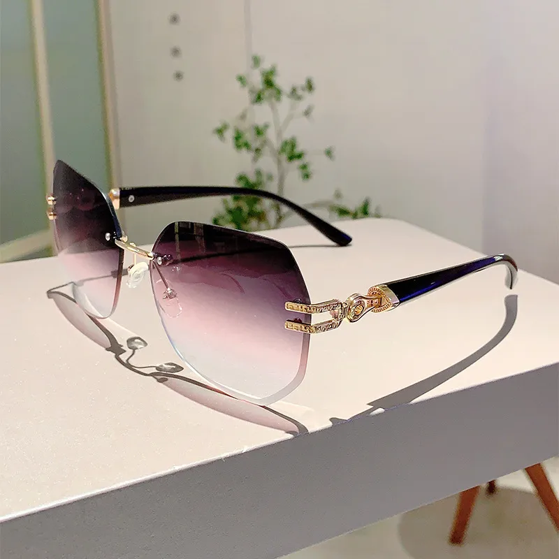 Style Ins Fashionable Frameless Cut Edge Gradient Sunglasses Light Luxury Elegant Personalized Trendy Irregular Sunglasses display picture 7