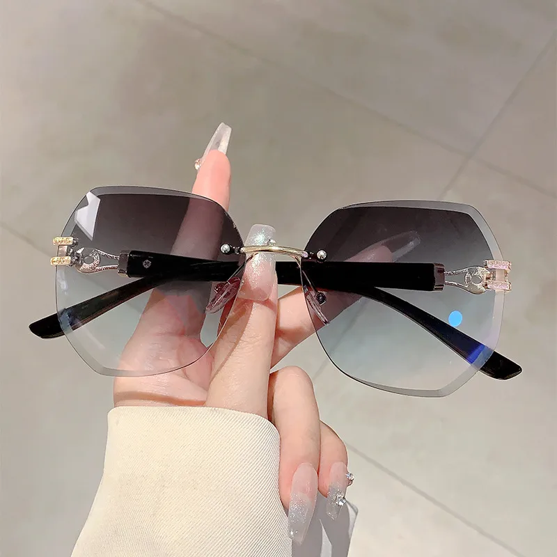 Style Ins Fashionable Frameless Cut Edge Gradient Sunglasses Light Luxury Elegant Personalized Trendy Irregular Sunglasses display picture 4
