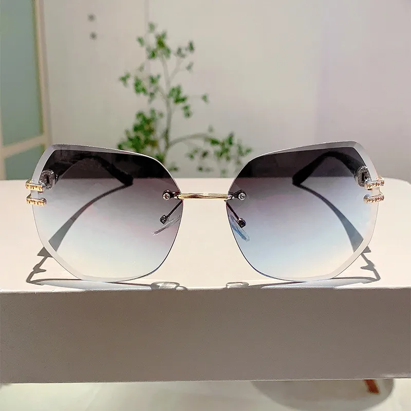 Style Ins Fashionable Frameless Cut Edge Gradient Sunglasses Light Luxury Elegant Personalized Trendy Irregular Sunglasses display picture 10