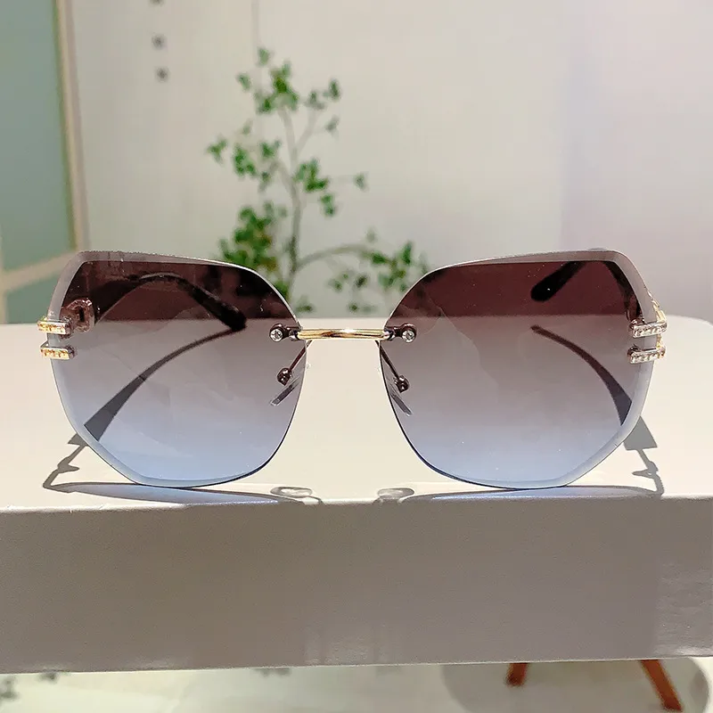 Style Ins Fashionable Frameless Cut Edge Gradient Sunglasses Light Luxury Elegant Personalized Trendy Irregular Sunglasses display picture 12