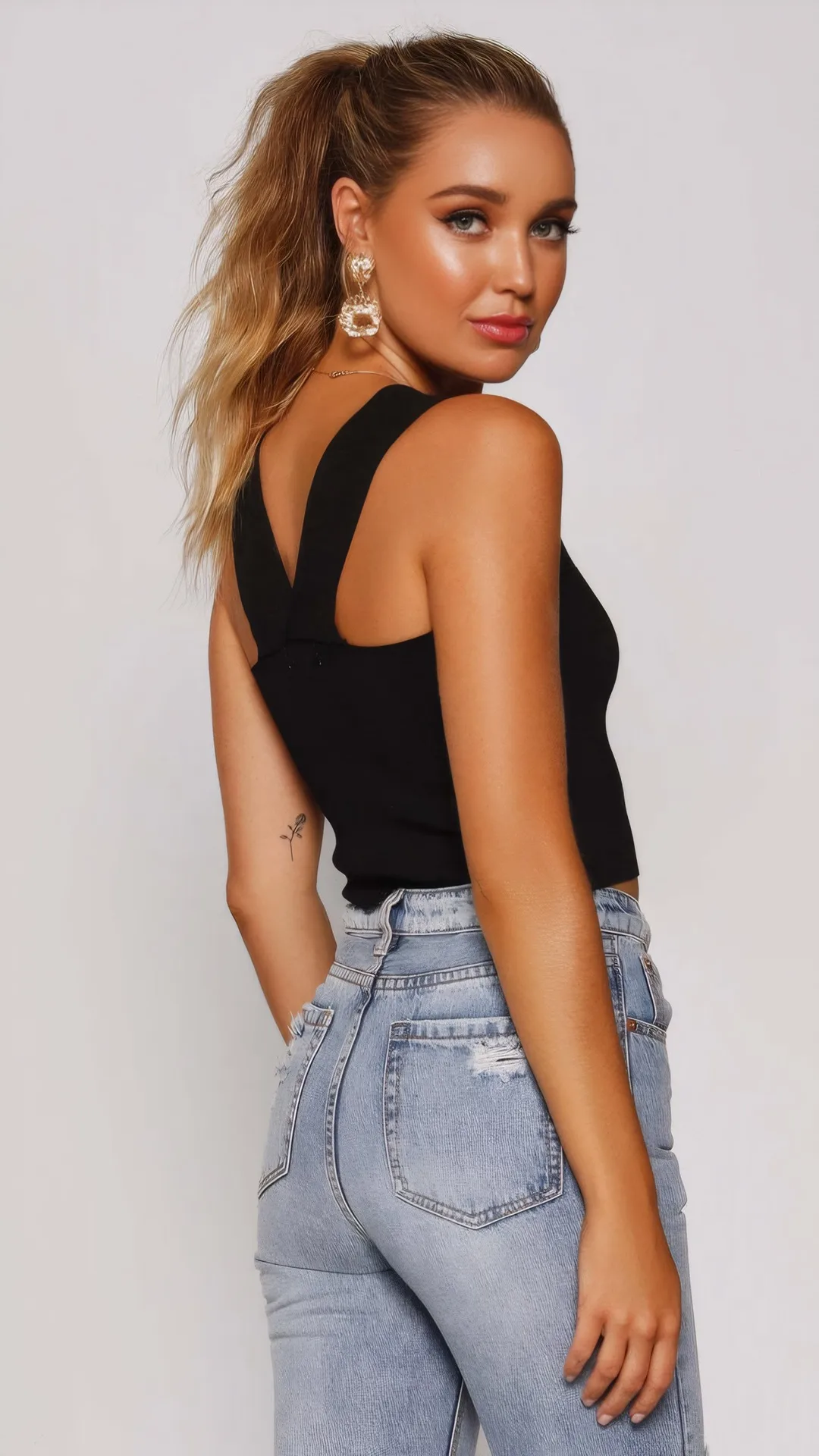 Summer Knitted Camisole Women's Wide Shoulder Strap Casual Tank Style   Hot Selling Simple Holiday Style display picture 3