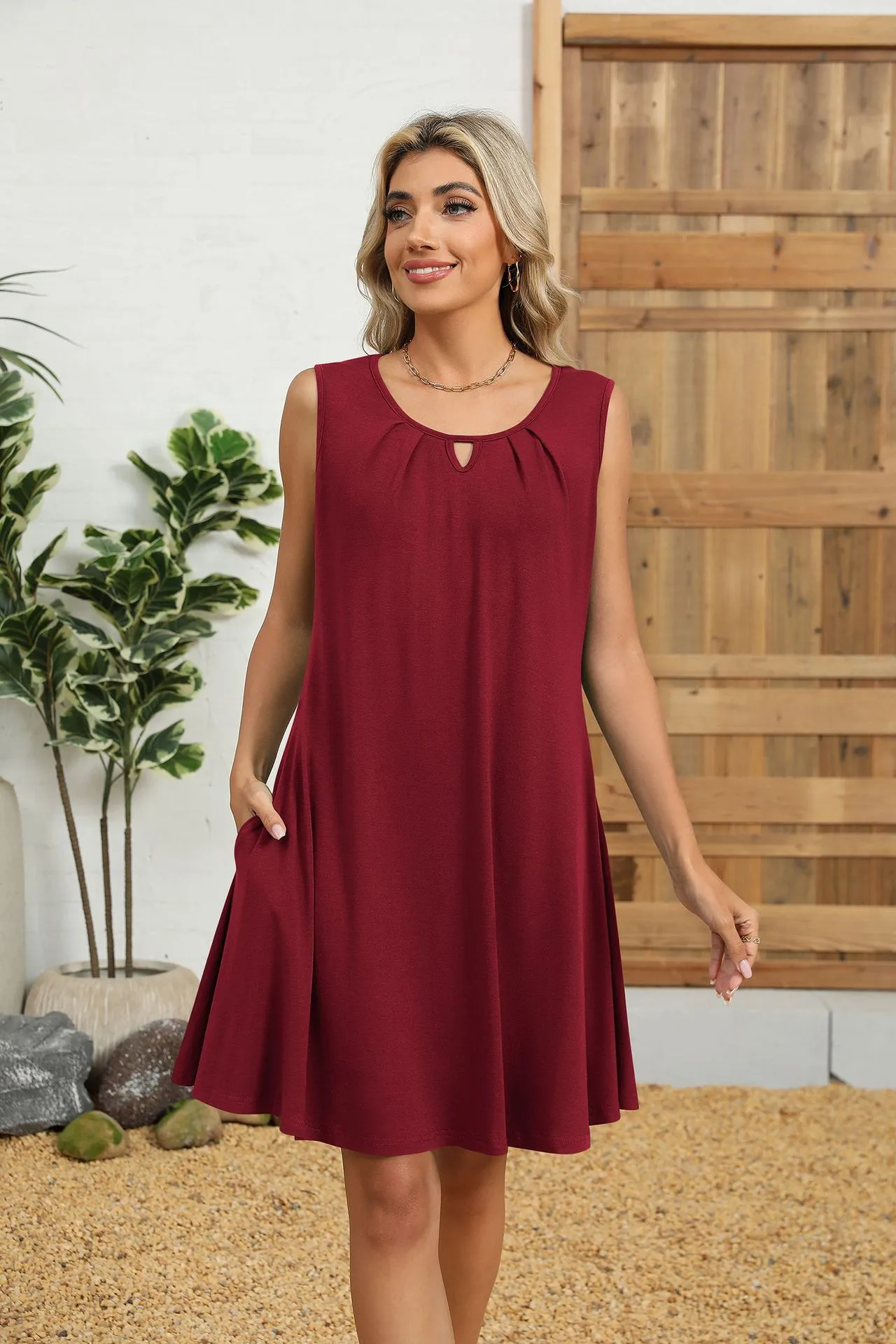 Europe And The United States  Foreign Trade  Summer New Solid Color Round Neck Hollow Pleated Sleeveless Pocket Dress display picture 10