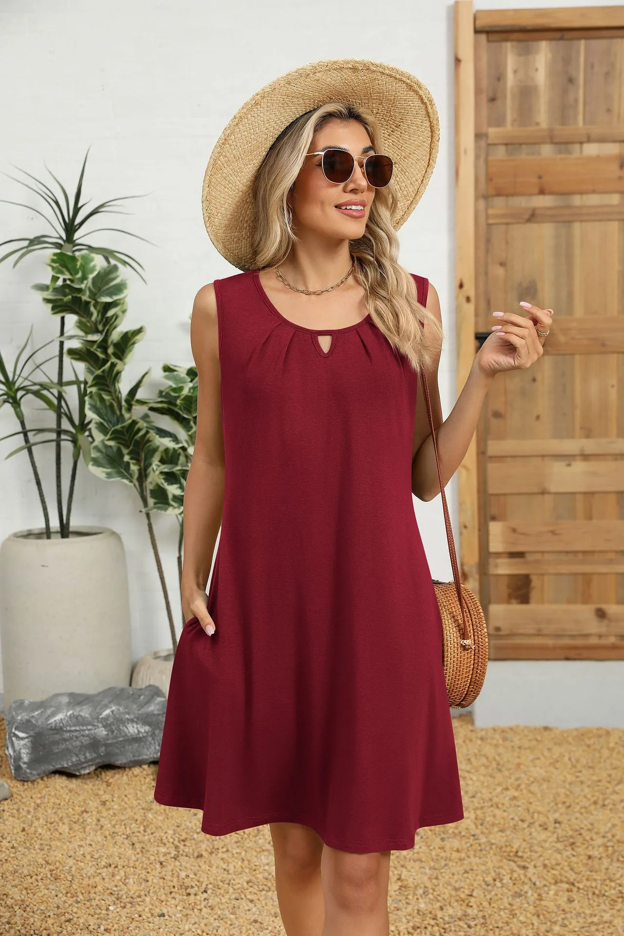 Europe And The United States  Foreign Trade  Summer New Solid Color Round Neck Hollow Pleated Sleeveless Pocket Dress display picture 12