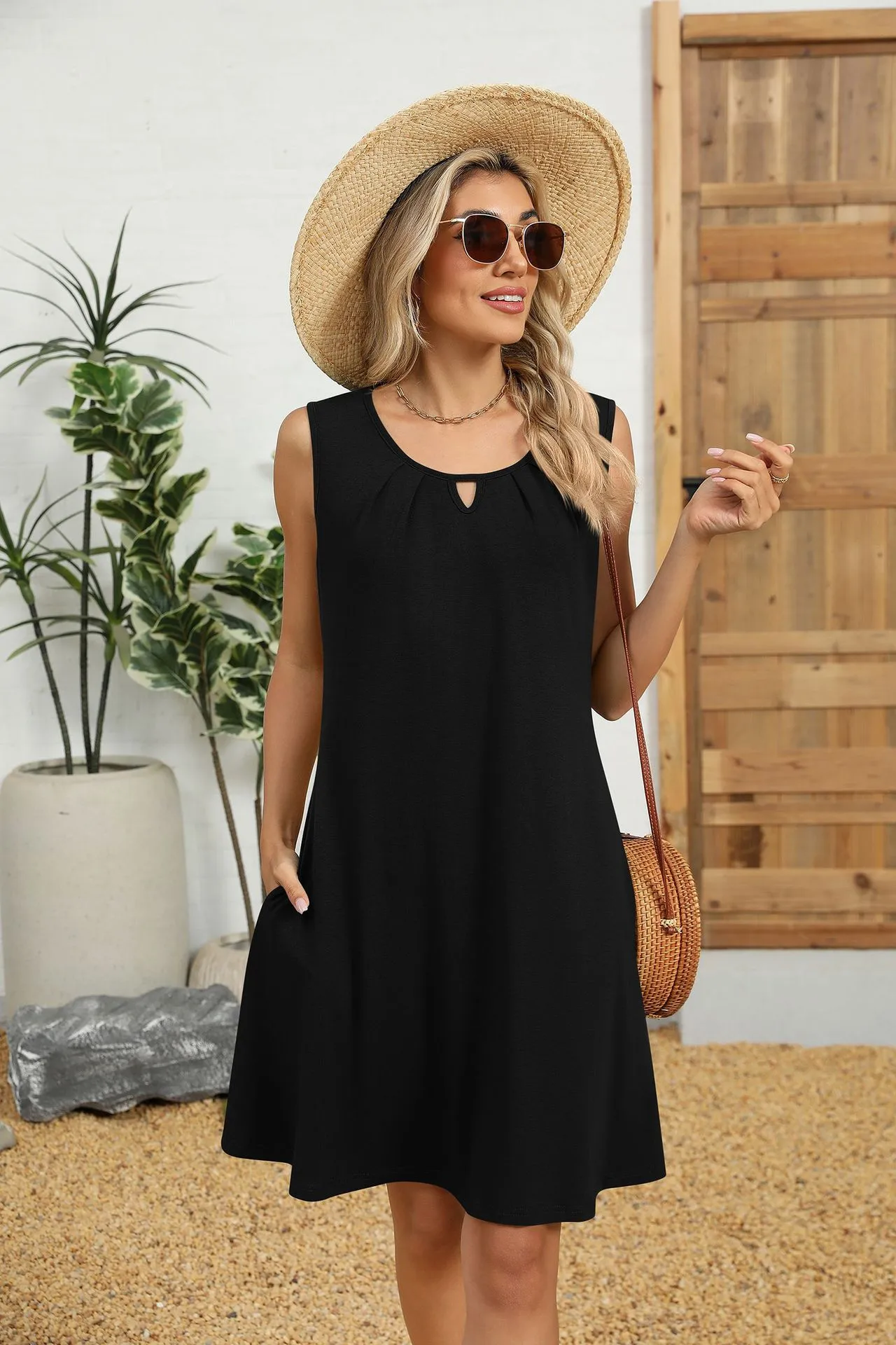 Europe And The United States  Foreign Trade  Summer New Solid Color Round Neck Hollow Pleated Sleeveless Pocket Dress display picture 14