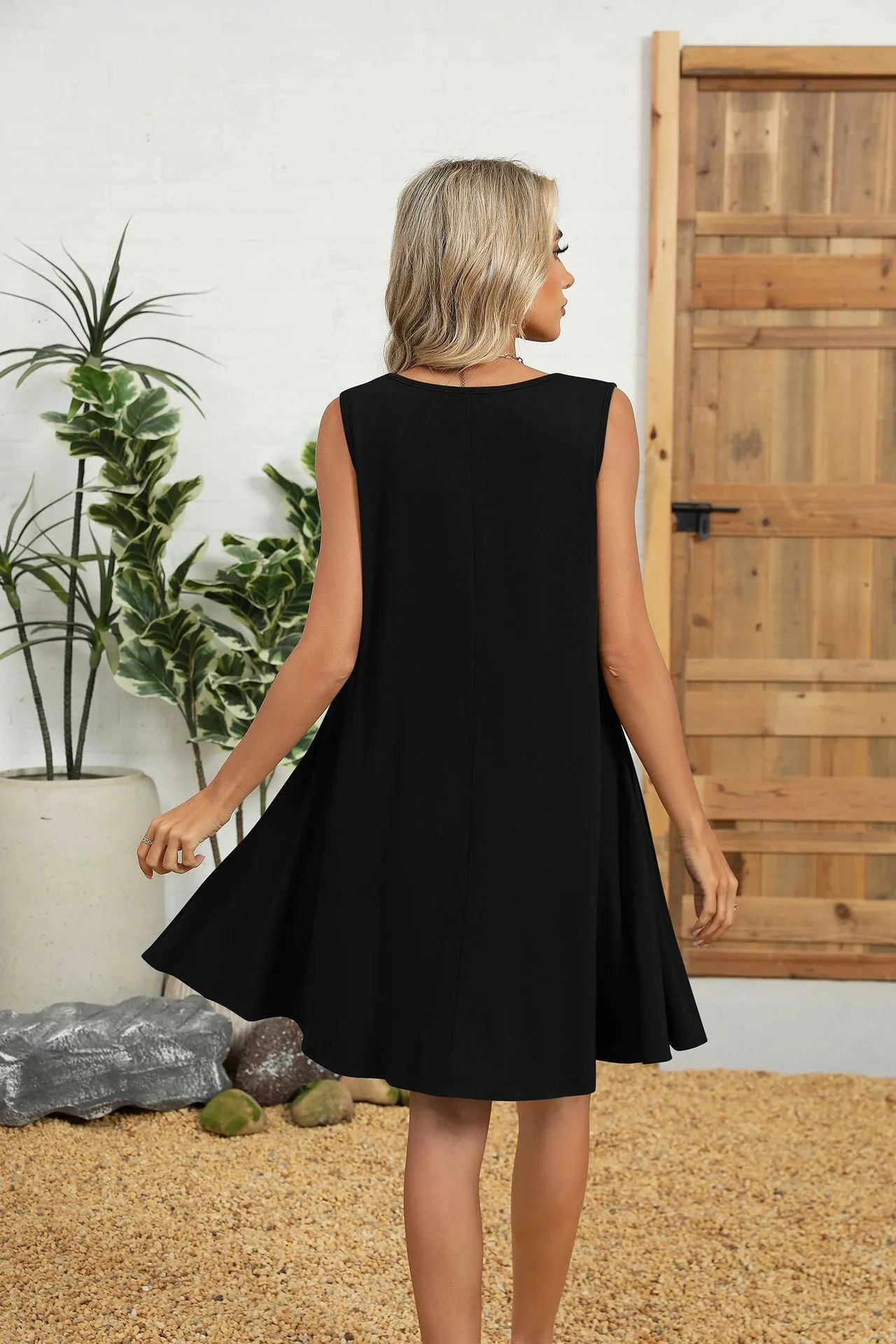 Europe And The United States  Foreign Trade  Summer New Solid Color Round Neck Hollow Pleated Sleeveless Pocket Dress display picture 19