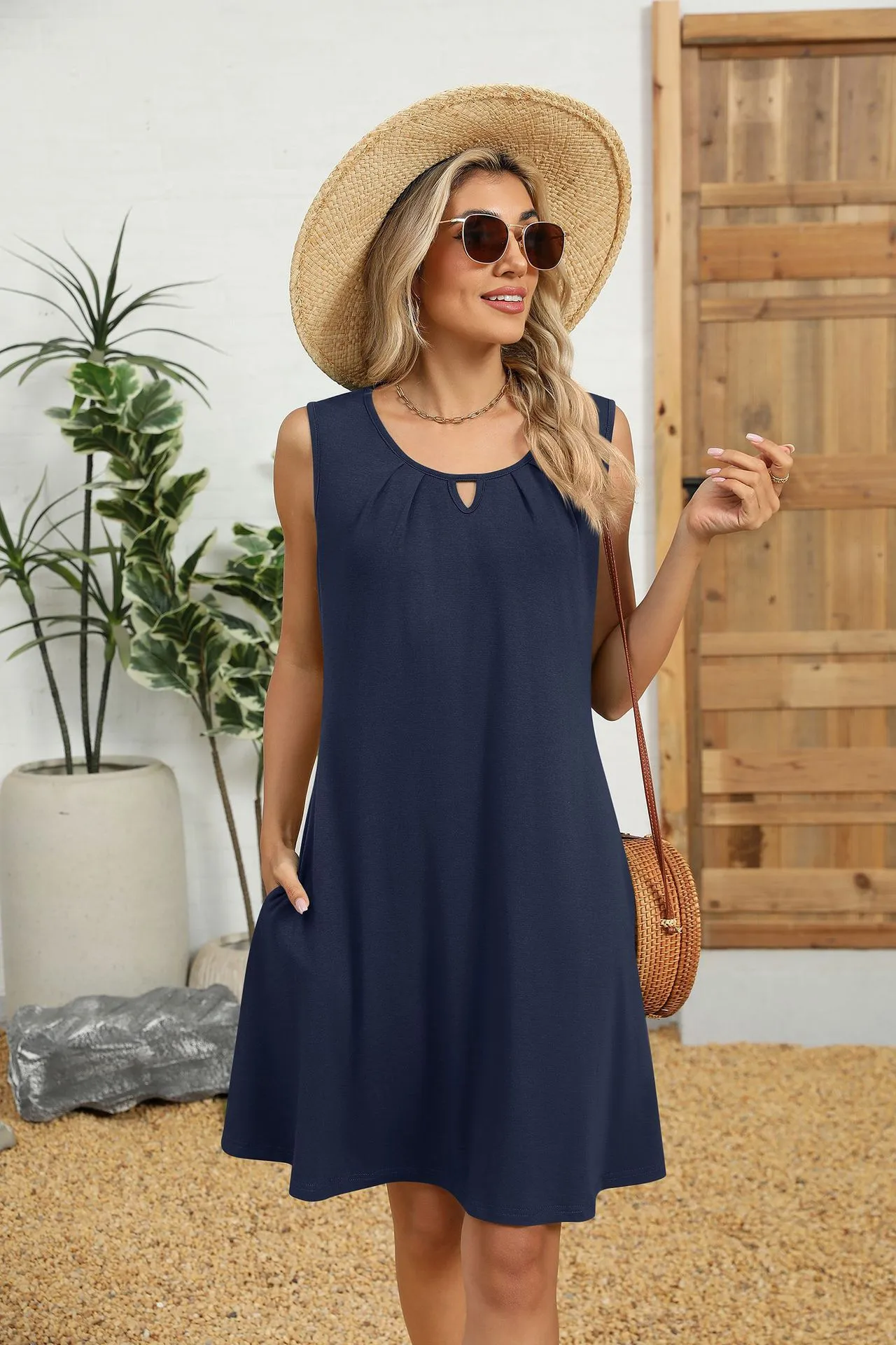 Europe And The United States  Foreign Trade  Summer New Solid Color Round Neck Hollow Pleated Sleeveless Pocket Dress display picture 24