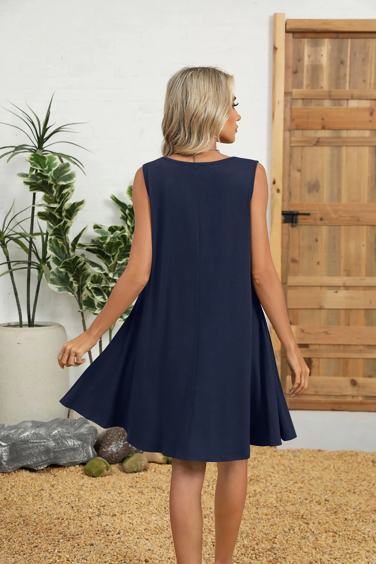 Europe And The United States  Foreign Trade  Summer New Solid Color Round Neck Hollow Pleated Sleeveless Pocket Dress display picture 25