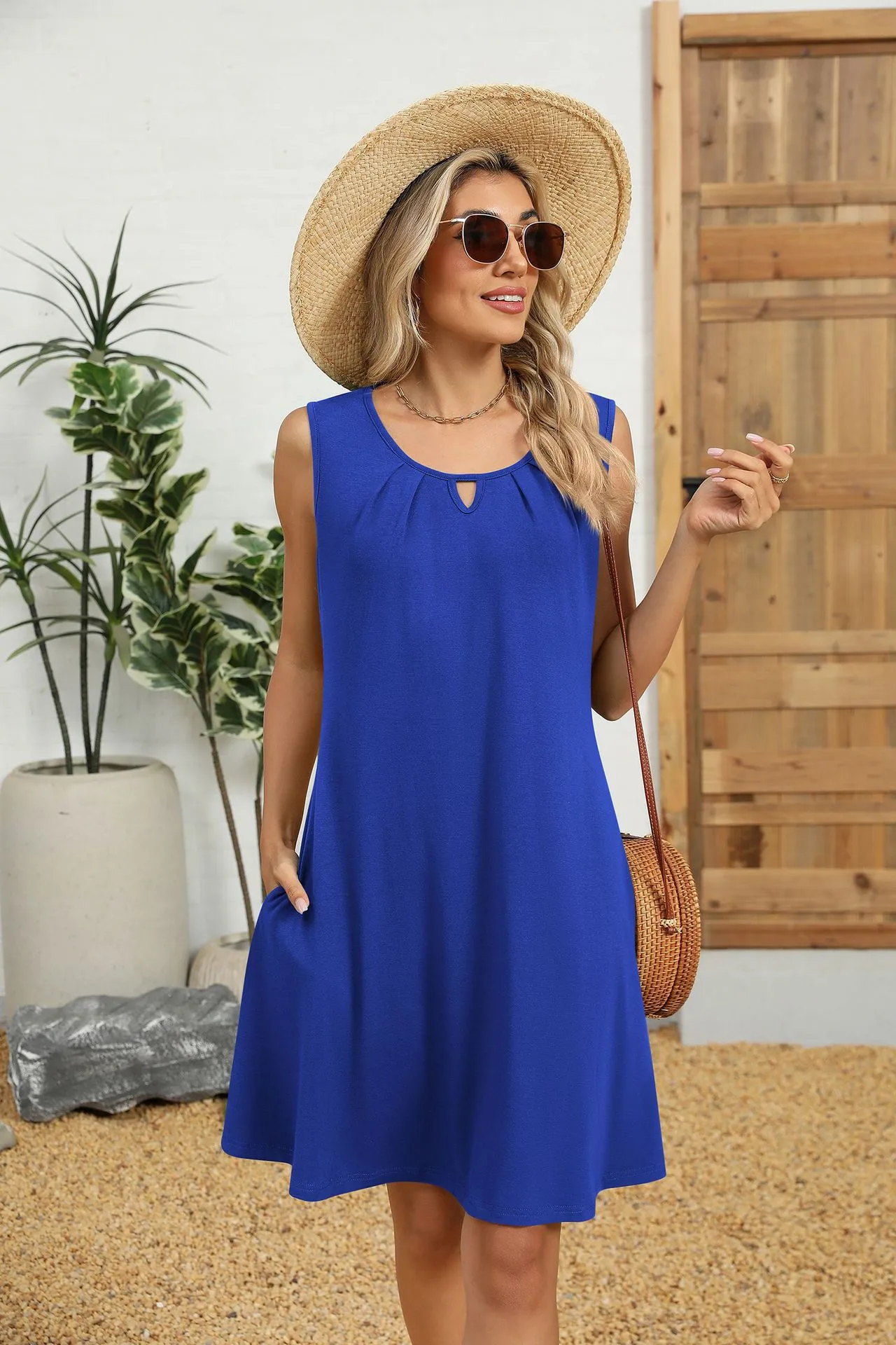 Europe And The United States  Foreign Trade  Summer New Solid Color Round Neck Hollow Pleated Sleeveless Pocket Dress display picture 29
