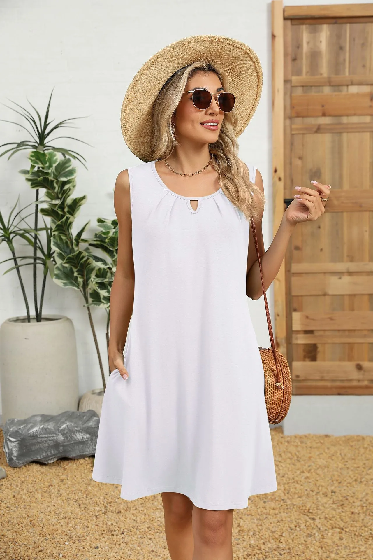 Europe And The United States  Foreign Trade  Summer New Solid Color Round Neck Hollow Pleated Sleeveless Pocket Dress display picture 34