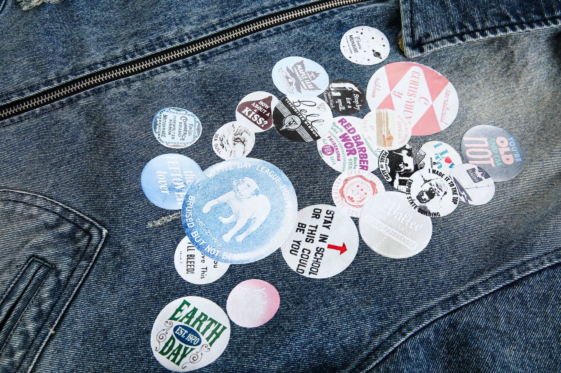 Jiayiku Tide Brand  Spring New American Retro Badge Design Gradient Wash Water Denim Jacket Coat display picture 16