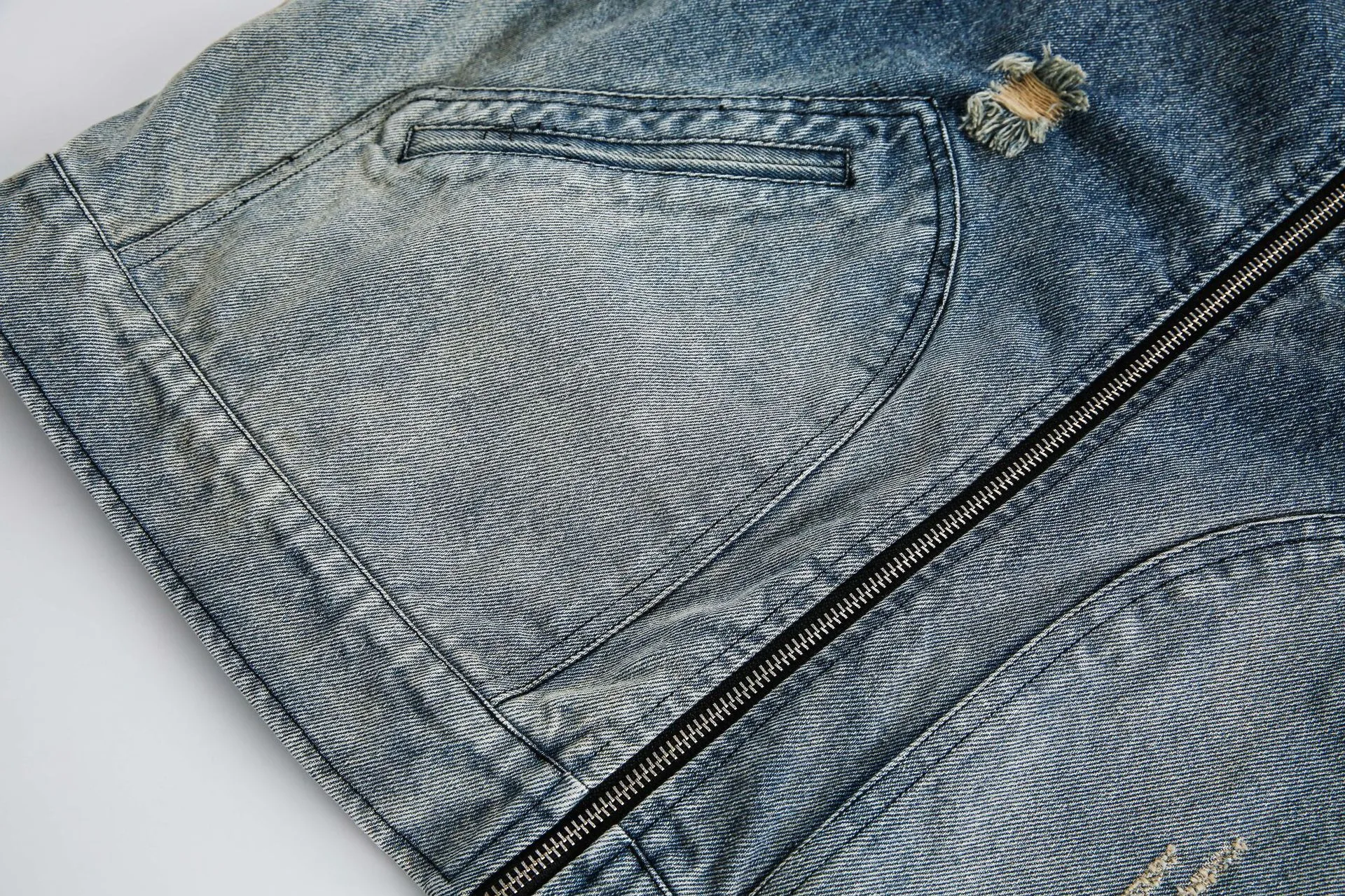 Jiayiku Tide Brand  Spring New American Retro Badge Design Gradient Wash Water Denim Jacket Coat display picture 17