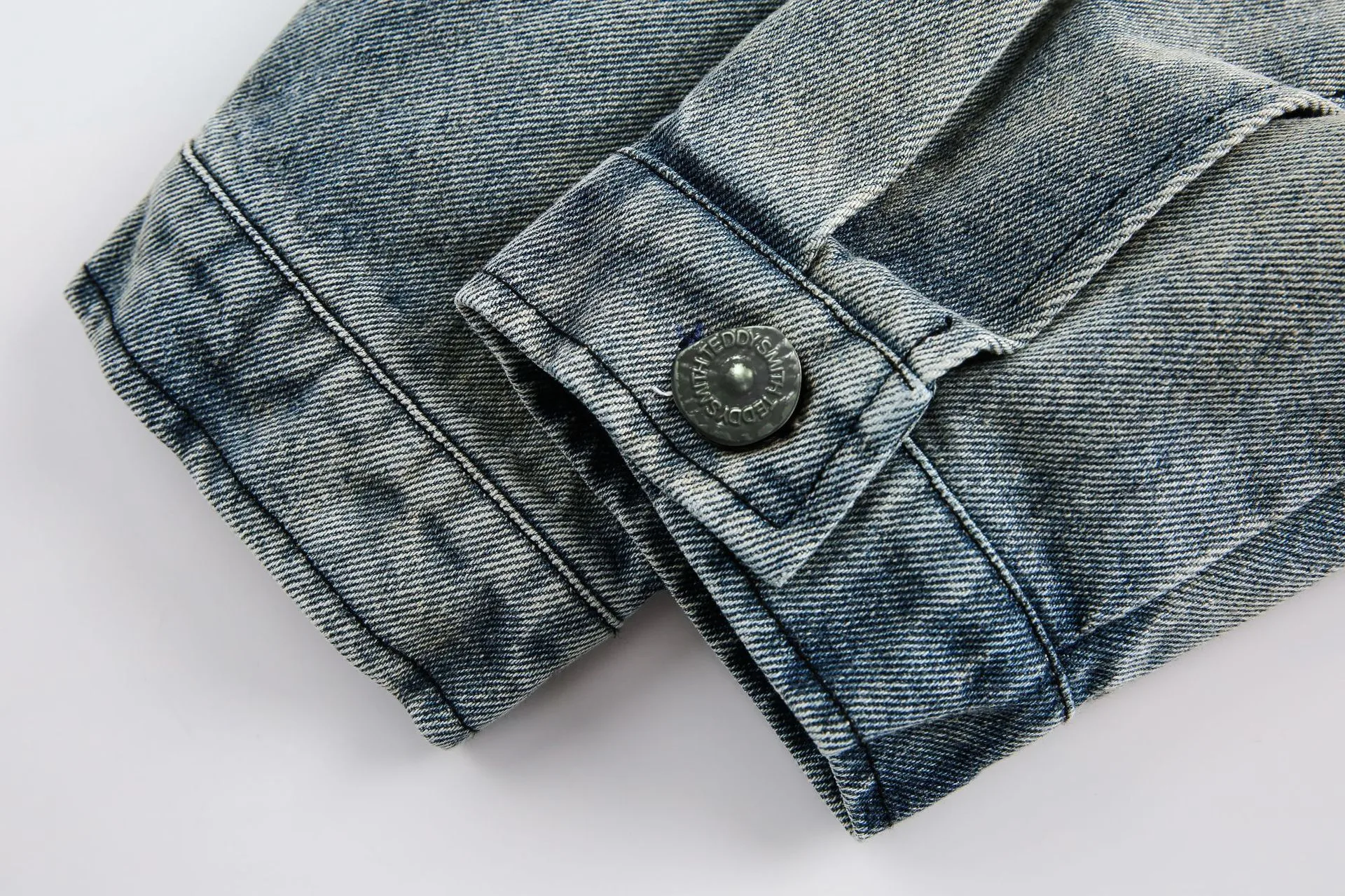 Jiayiku Tide Brand  Spring New American Retro Badge Design Gradient Wash Water Denim Jacket Coat display picture 21