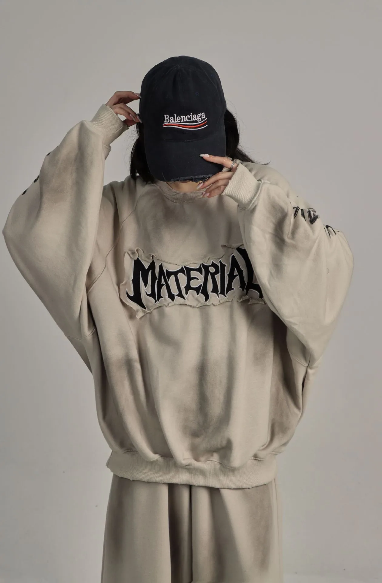 Jiayiku Men's  New Waste Earth Style American Street Fashion Brand Washed Dirty Dye Cloth Embroidered Crewneck Sweater display picture 4