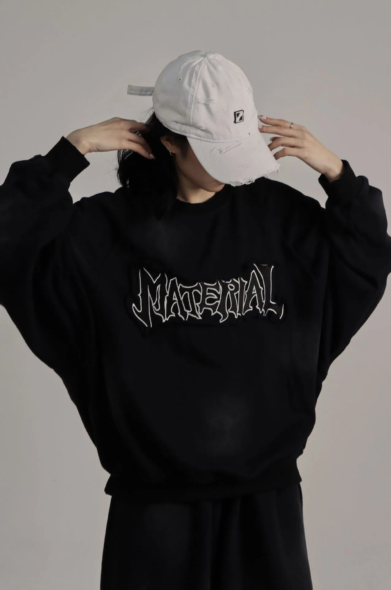 Jiayiku Men's  New Waste Earth Style American Street Fashion Brand Washed Dirty Dye Cloth Embroidered Crewneck Sweater display picture 7