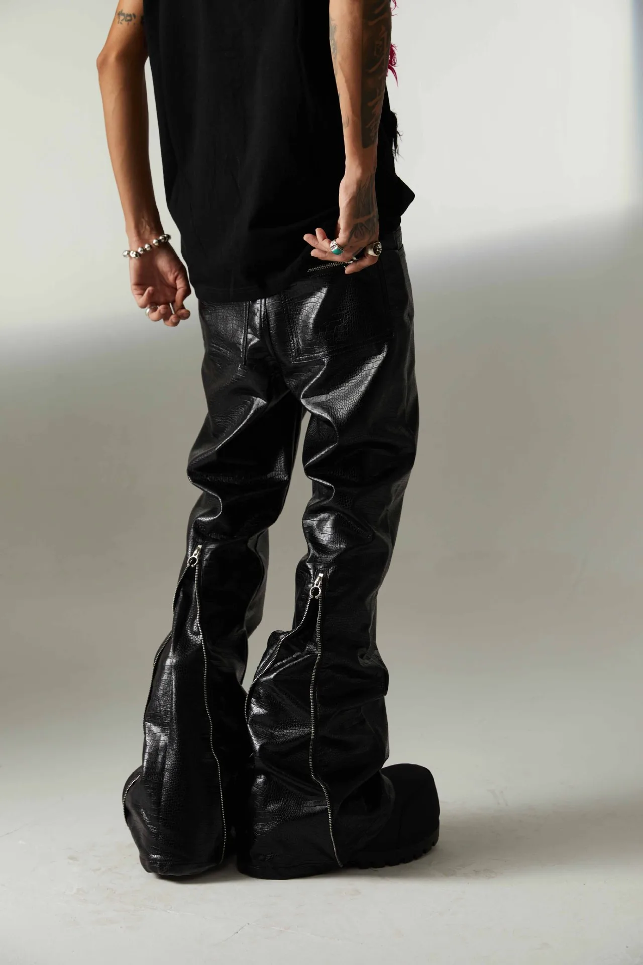 Jiayiku Fashion Brand  Autumn New High Street American Motorcycle Leather Pants Micro-la Niche Crocodile Pattern Wide-leg Pants display picture 5