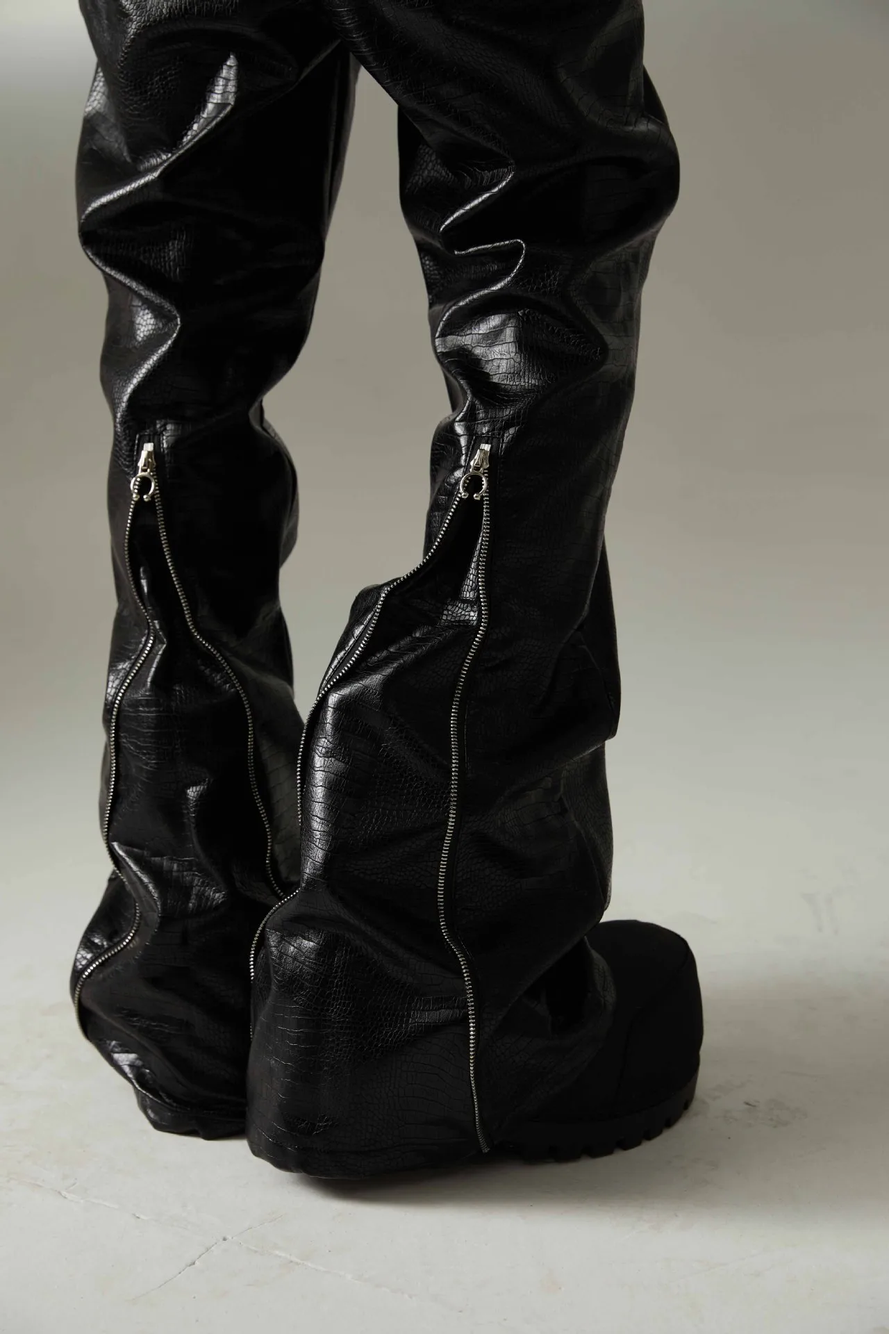 Jiayiku Fashion Brand  Autumn New High Street American Motorcycle Leather Pants Micro-la Niche Crocodile Pattern Wide-leg Pants display picture 7