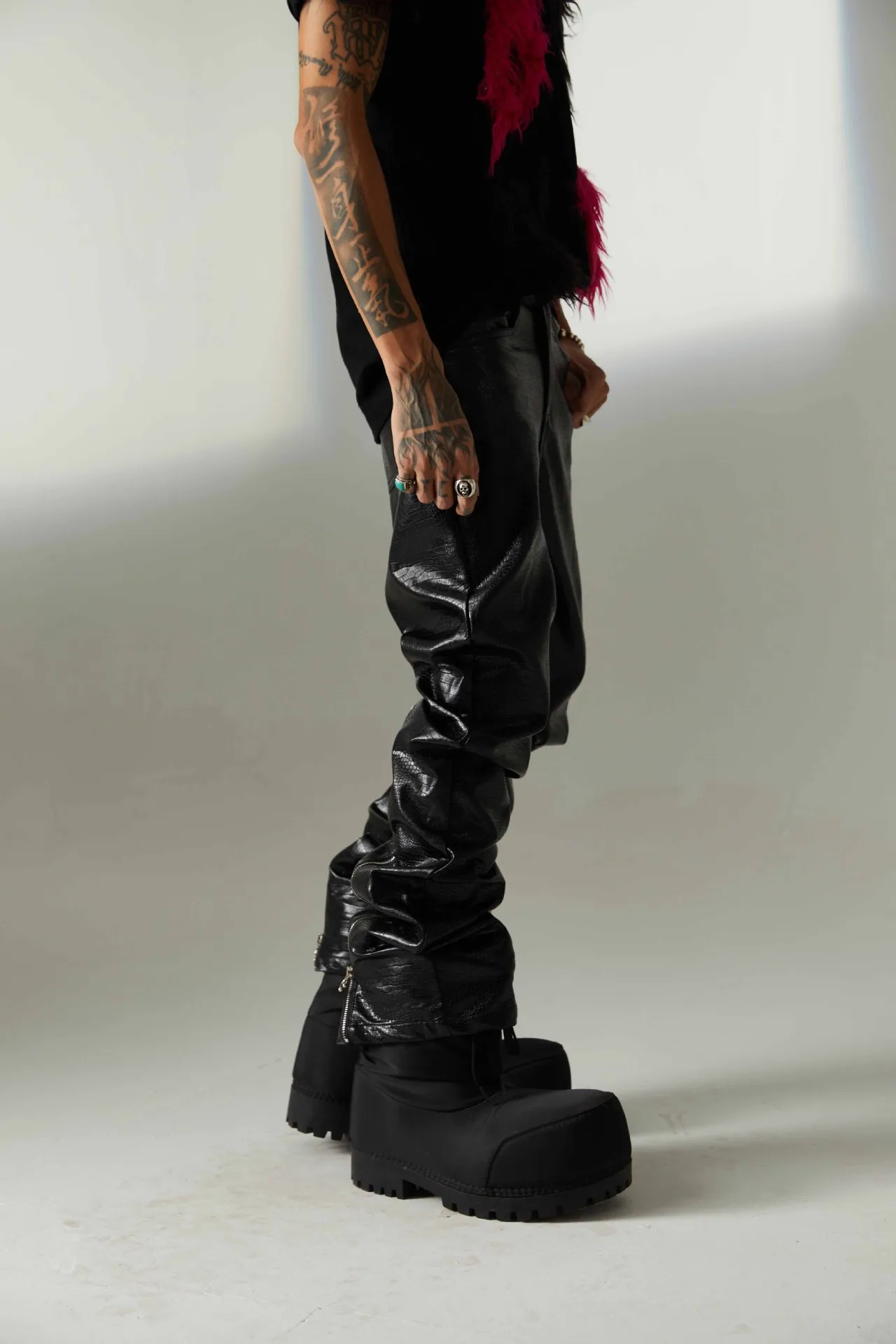 Jiayiku Fashion Brand  Autumn New High Street American Motorcycle Leather Pants Micro-la Niche Crocodile Pattern Wide-leg Pants display picture 10