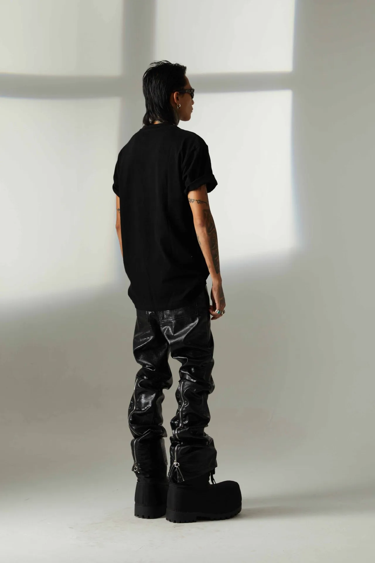 Jiayiku Fashion Brand  Autumn New High Street American Motorcycle Leather Pants Micro-la Niche Crocodile Pattern Wide-leg Pants display picture 11