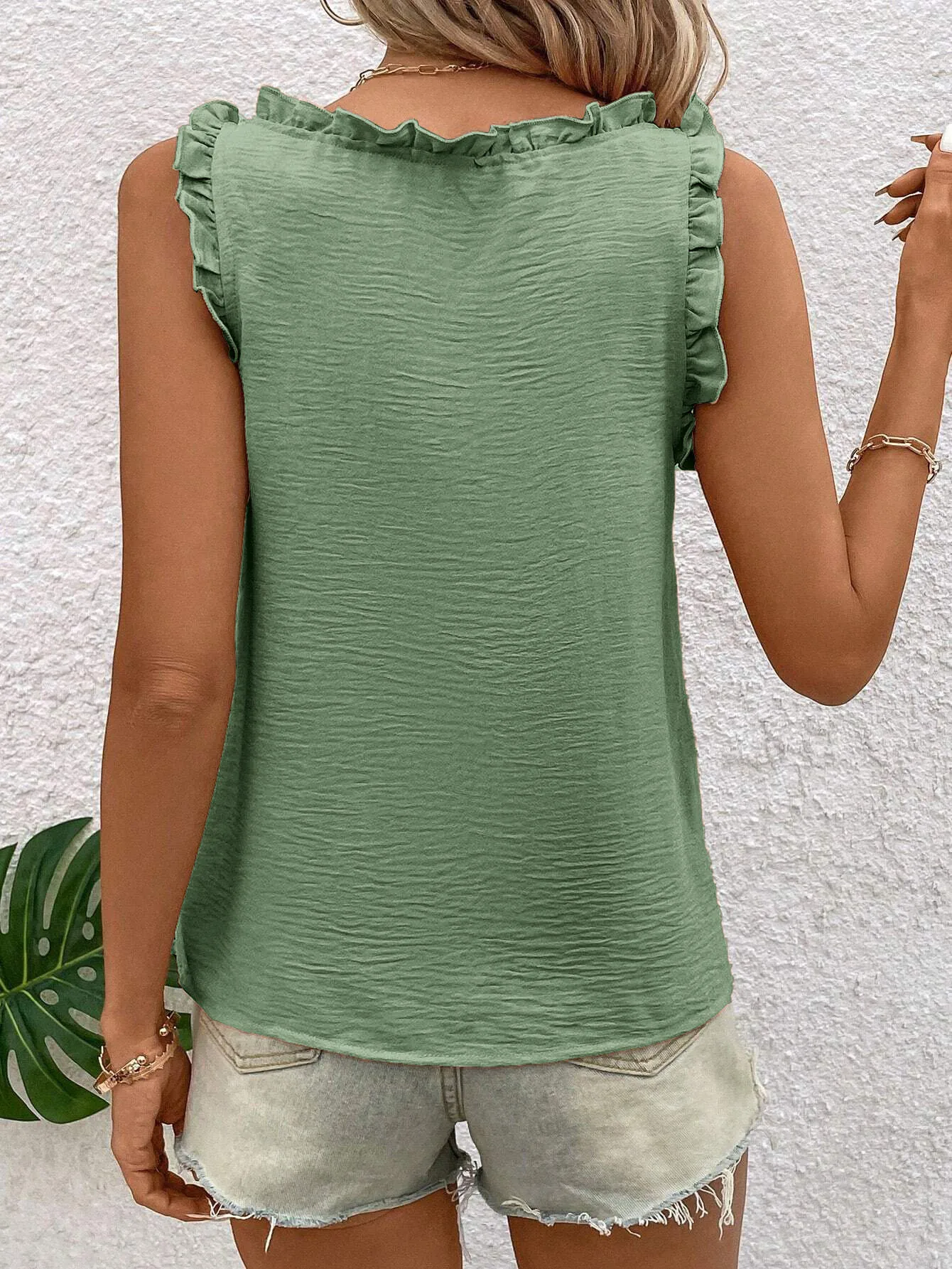 Foreign Trade    Women's Top V-neck Ruffled Solid Color Women's Sweet Sleeveless Vest display picture 12