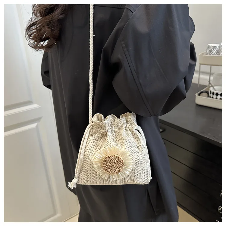Straw Woven Cute Instagram Style Summer Shoulder Crossbody Bag Distinctive Girl's Woven Bag Women's Bag New Fashionable Bucket Bag display picture 2