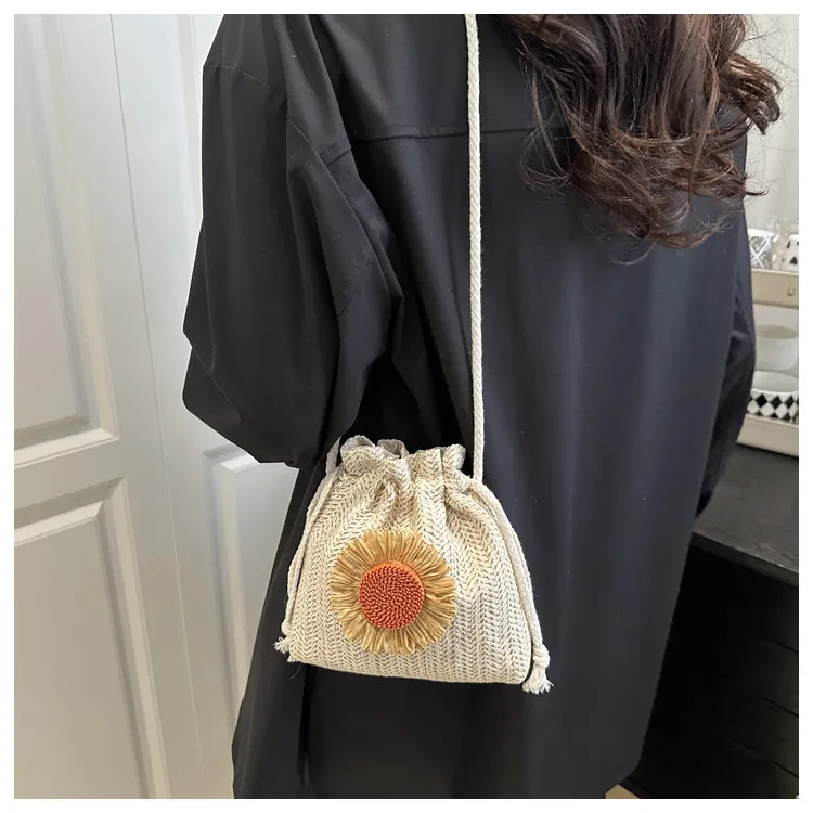 Straw Woven Cute Instagram Style Summer Shoulder Crossbody Bag Distinctive Girl's Woven Bag Women's Bag New Fashionable Bucket Bag display picture 4