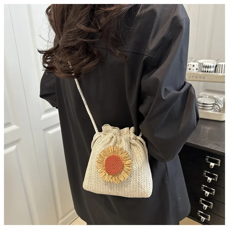 Straw Woven Cute Instagram Style Summer Shoulder Crossbody Bag Distinctive Girl's Woven Bag Women's Bag New Fashionable Bucket Bag display picture 5