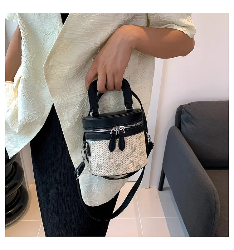 Internet Celebrity Woven Fashionable Elegant Handbag  Summer New Stylish Shoulder Bag Straw Woven Textured Bucket Bag Trendy display picture 9