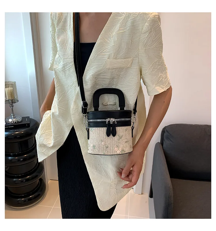 Internet Celebrity Woven Fashionable Elegant Handbag  Summer New Stylish Shoulder Bag Straw Woven Textured Bucket Bag Trendy display picture 11