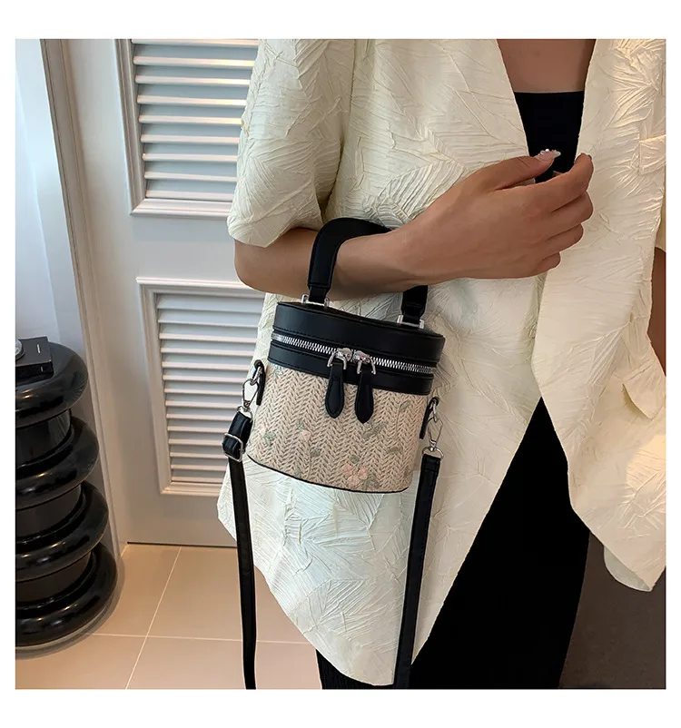 Internet Celebrity Woven Fashionable Elegant Handbag  Summer New Stylish Shoulder Bag Straw Woven Textured Bucket Bag Trendy display picture 12